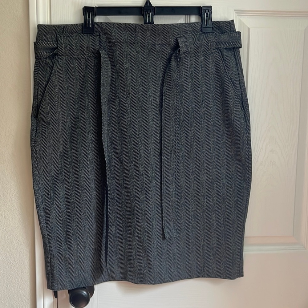 Banana Republic Factory Gray Herringbone Knit Fabric Belted Skirt, Size 14